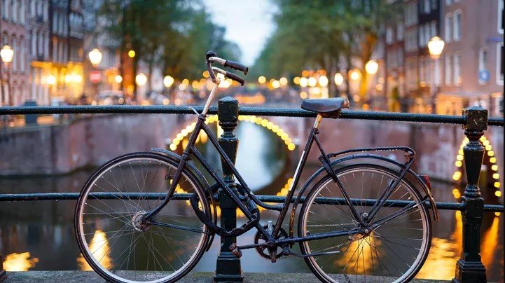 第 2 天  别客气  与当地人联系  探索阿姆斯特丹的运河  布鲁日  阿姆斯特丹