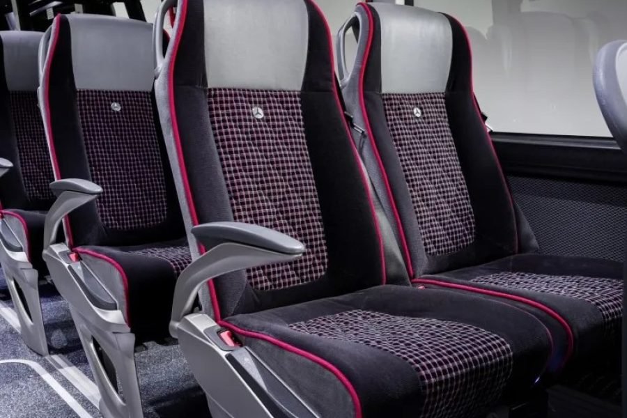 梅赛德斯-奔驰 9 座商务短跑面包车