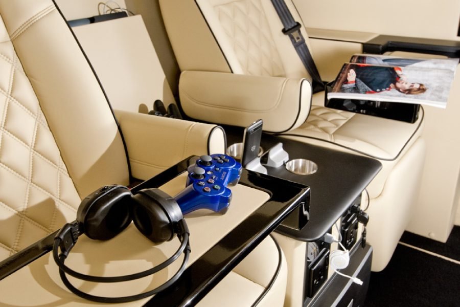 梅赛德斯-奔驰 9 座商务短跑面包车